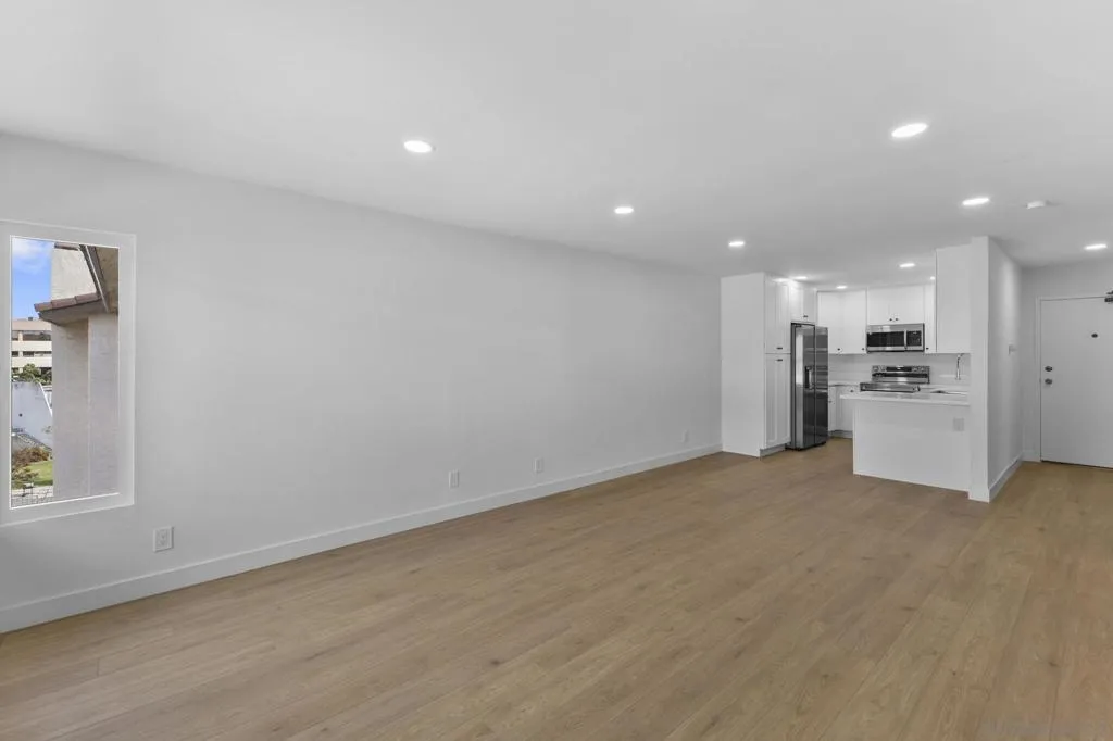 6747 Friars Rd  home-pic-8