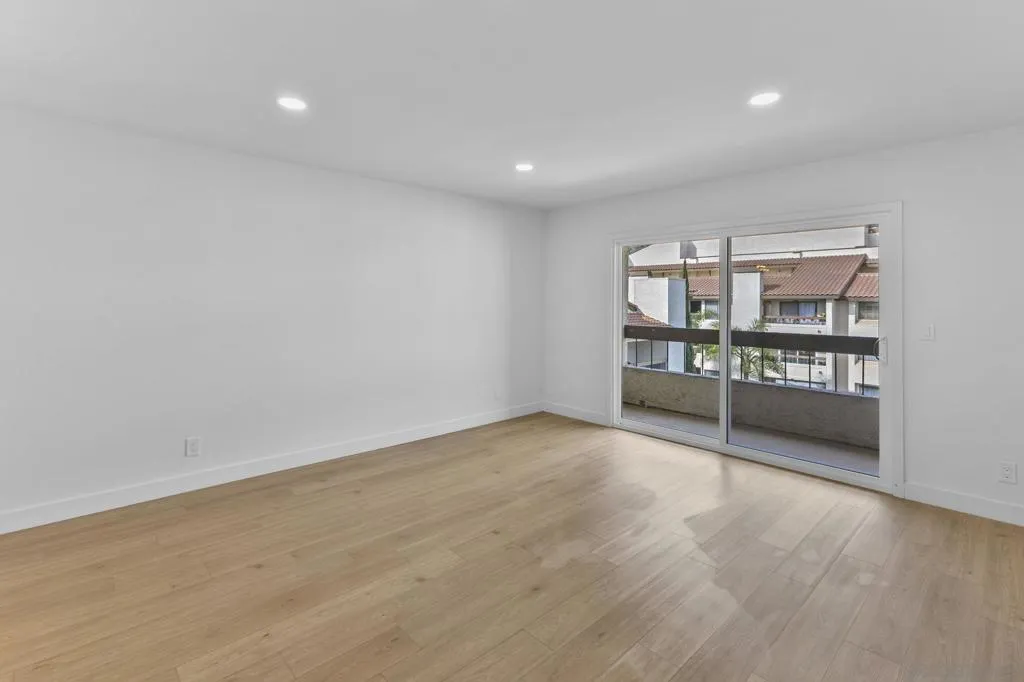 6747 Friars Rd  home-pic-12