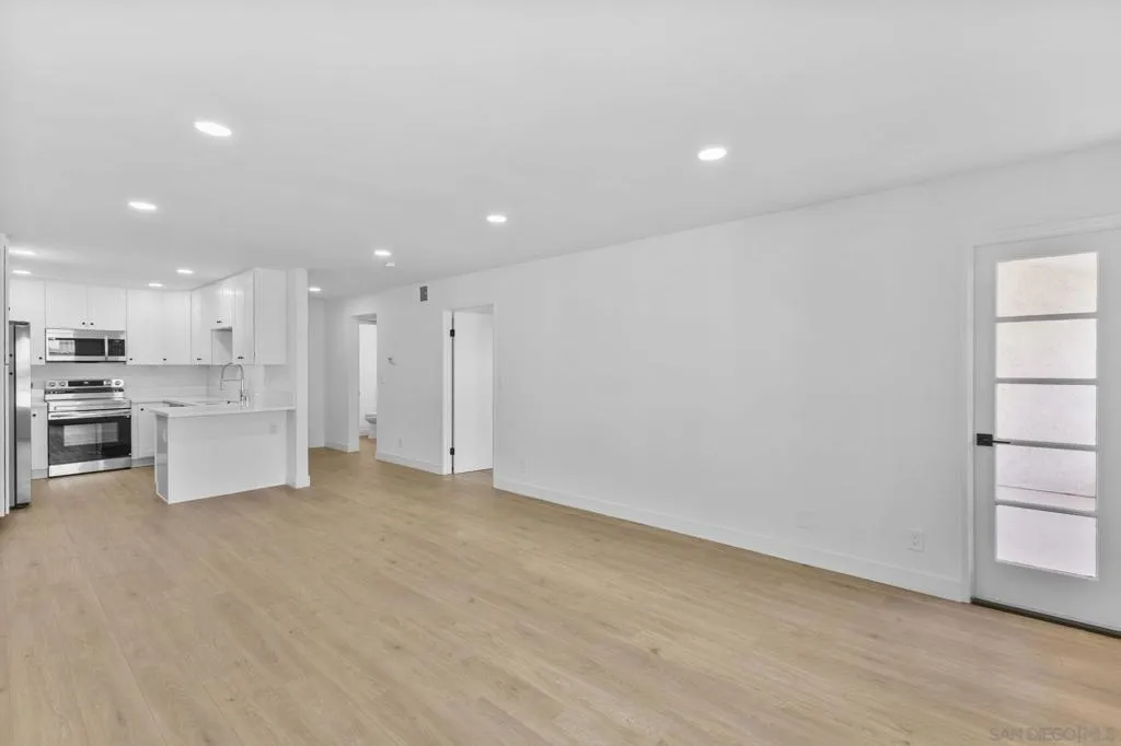 6747 Friars Rd  home-pic-7