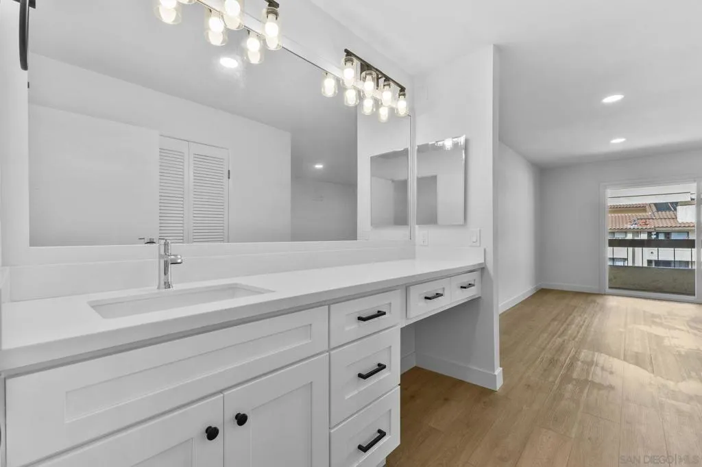 6747 Friars Rd  home-pic-19