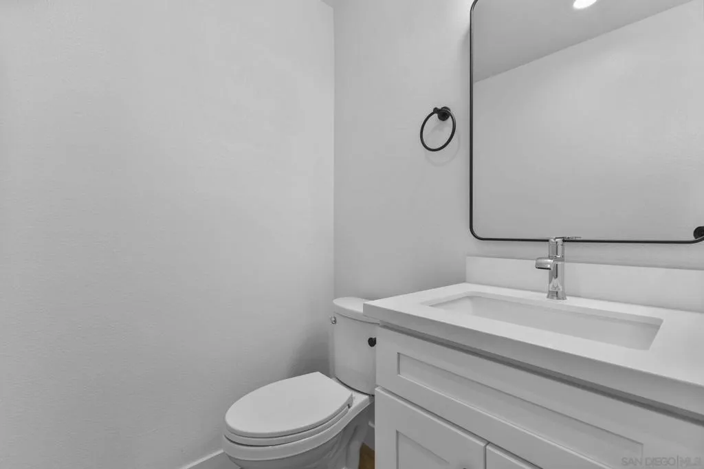 6747 Friars Rd  home-pic-21