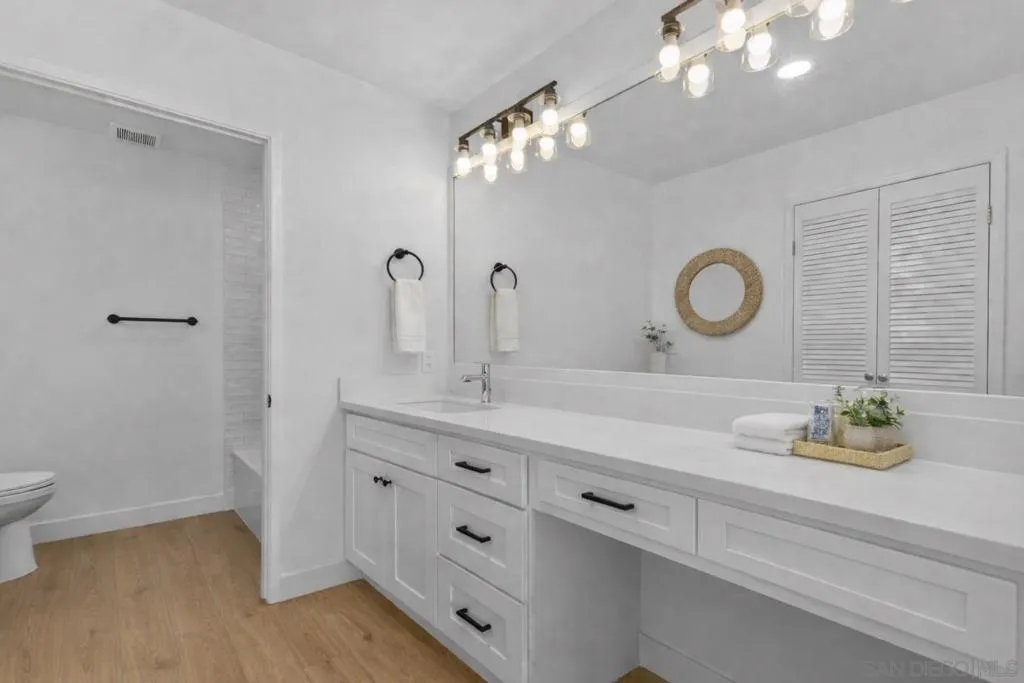 6747 Friars Rd  home-pic-17