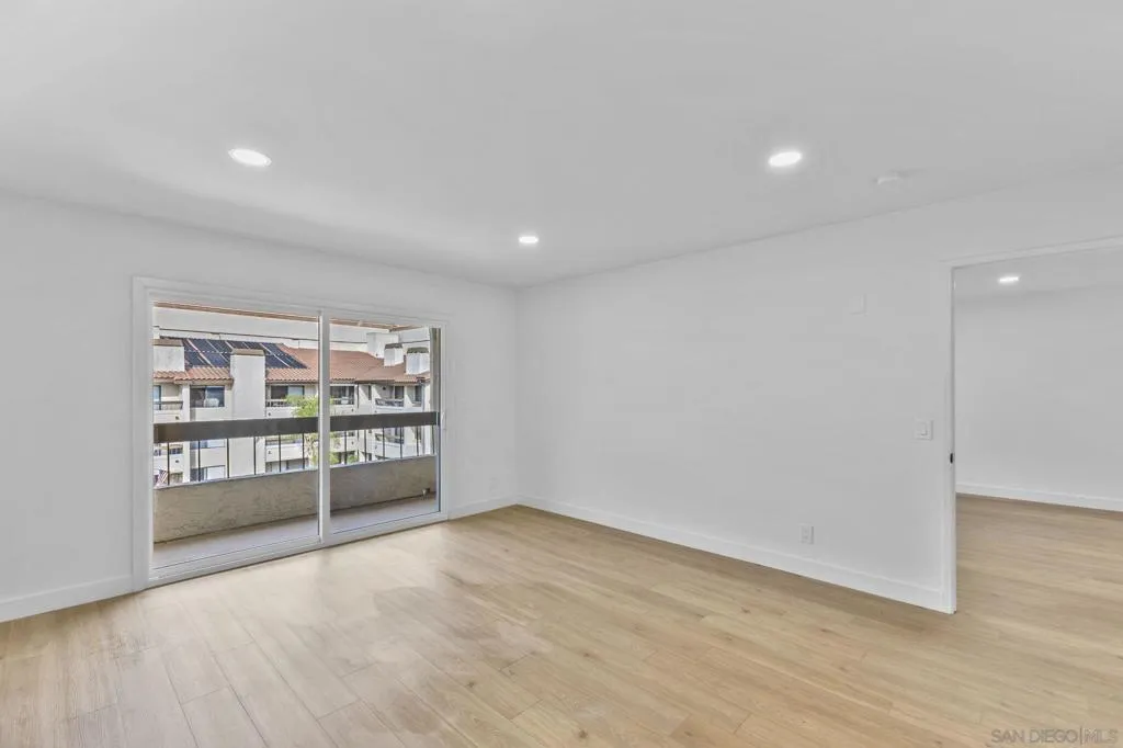6747 Friars Rd  home-pic-15