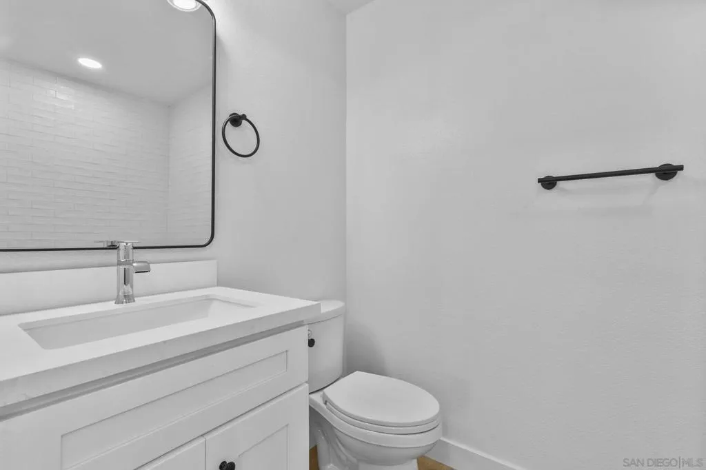 6747 Friars Rd  home-pic-22