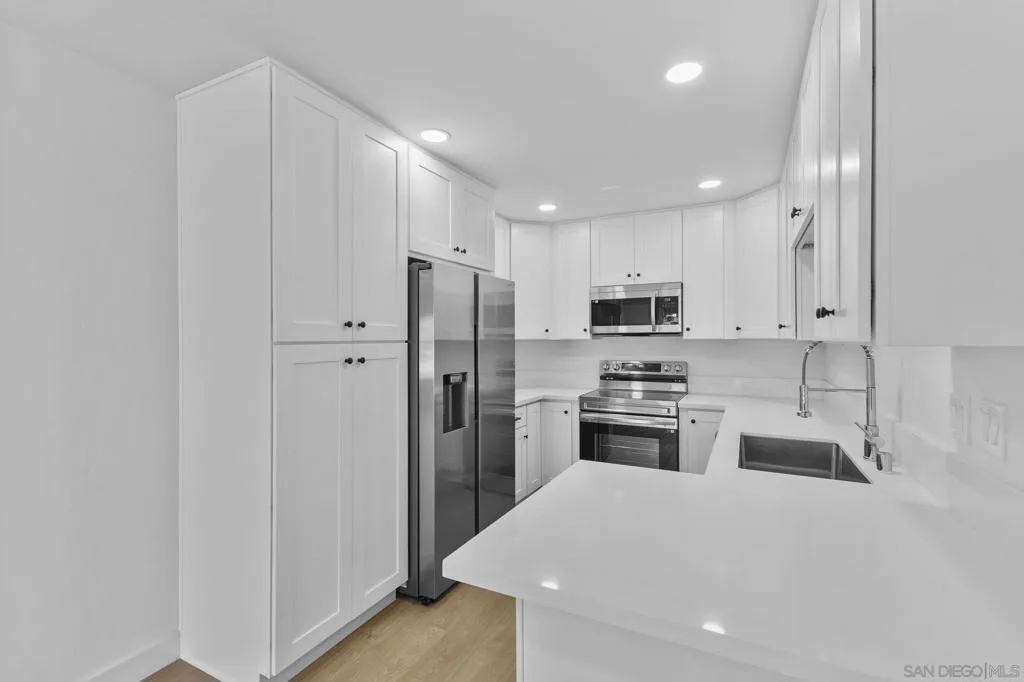 6747 Friars Rd  home-pic-2