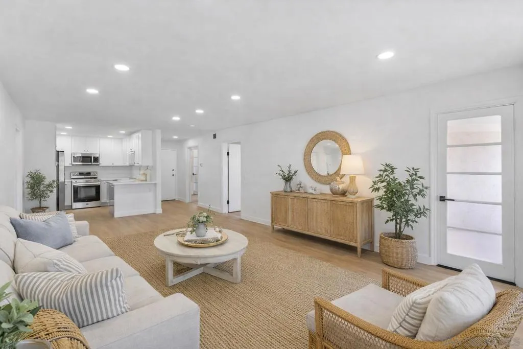 6747 Friars Rd  home-pic-6