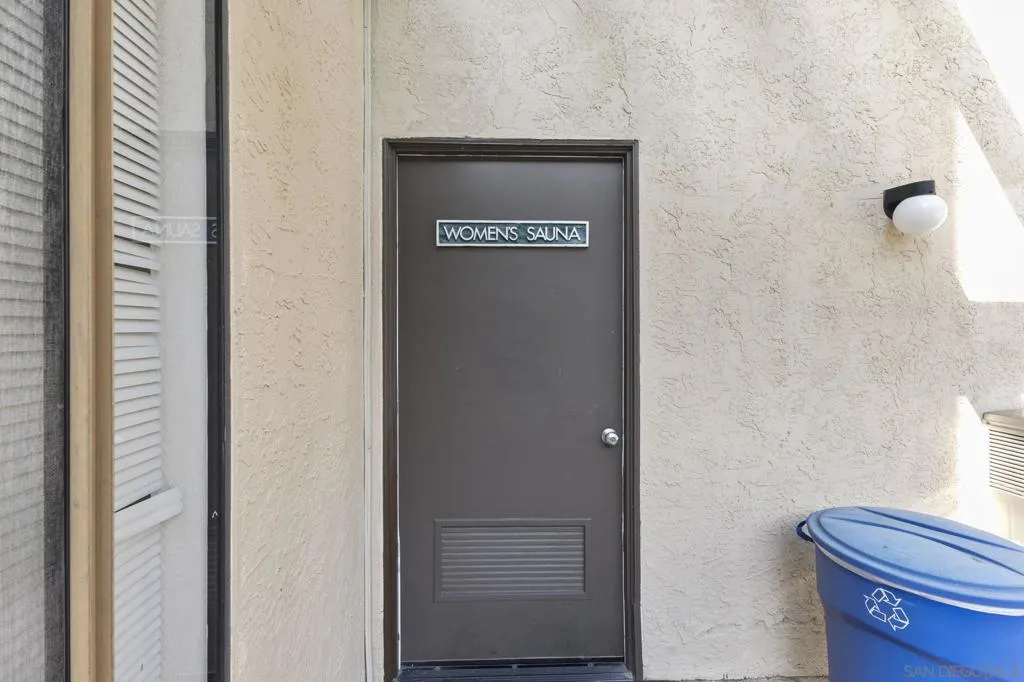 6747 Friars Rd  home-pic-32