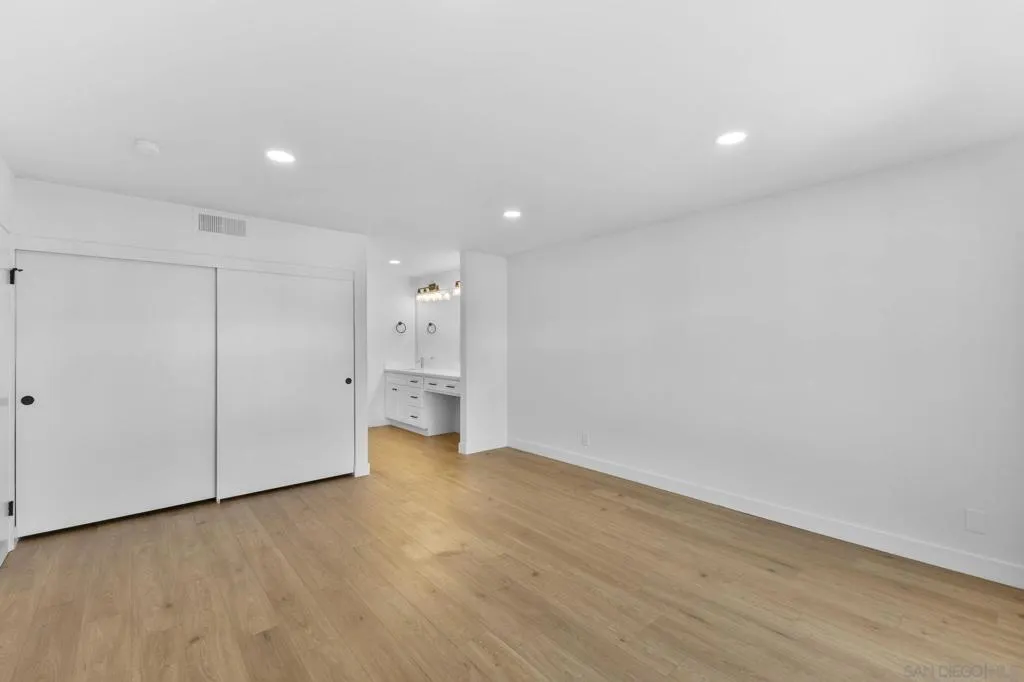 6747 Friars Rd  home-pic-14