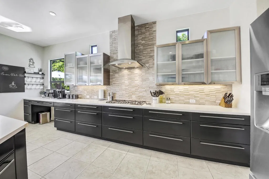 38 KITCHEN FULL SIZE