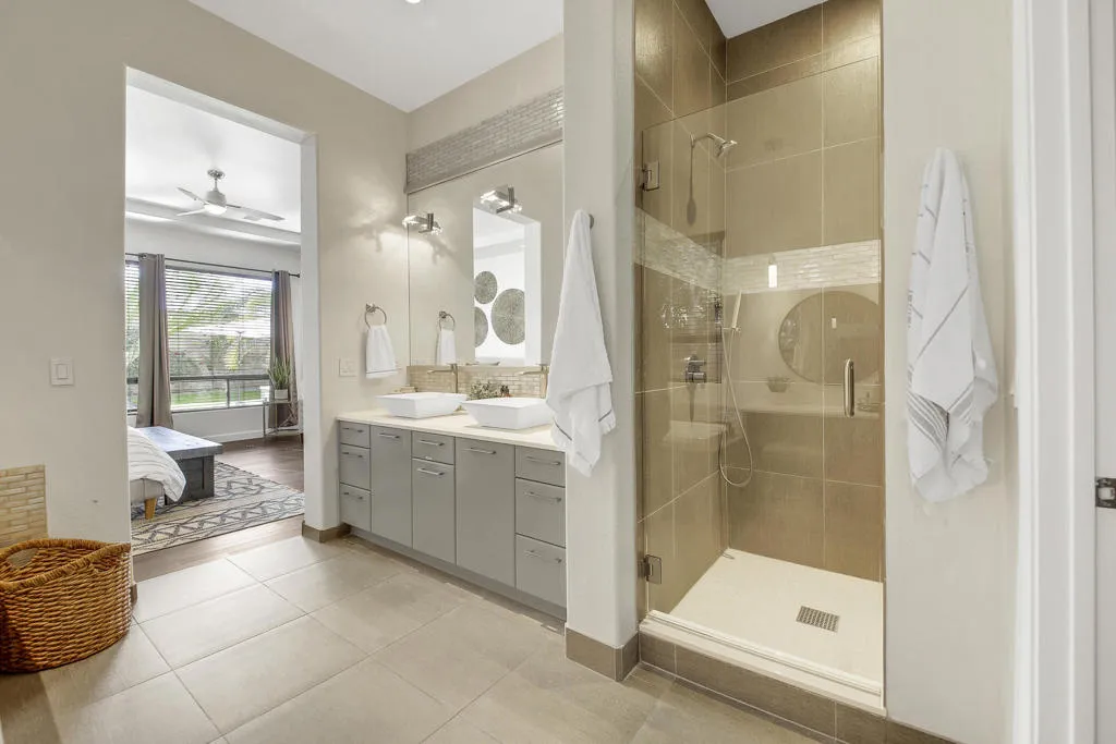 53 MASTER BATH FULL SIZE