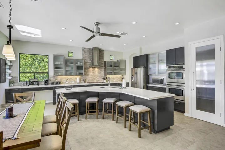 39 KITCHEN FULL SIZE