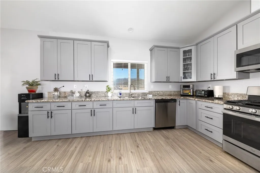 14625 Olema Road, Apple Valley, California 92307 home-pic-10