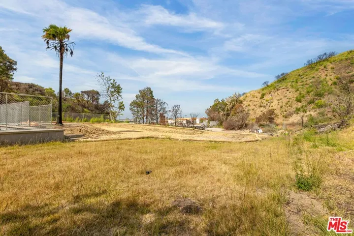 1228 Las Lomas Place, Pacific Palisades, California 90272