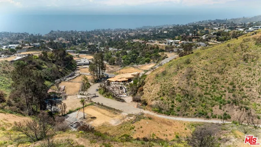 1228 Las Lomas Place, Pacific Palisades, California 90272
