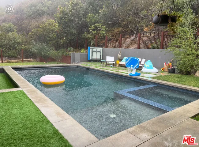 1228 Las Lomas Place, Pacific Palisades, California 90272