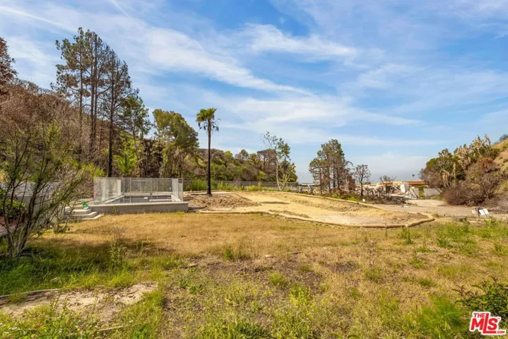 1228 Las Lomas Place, Pacific Palisades, California 90272