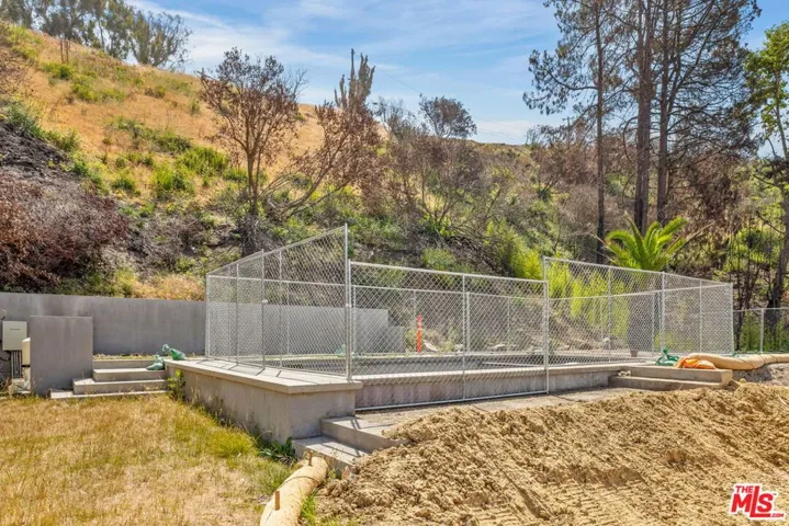 1228 Las Lomas Place, Pacific Palisades, California 90272