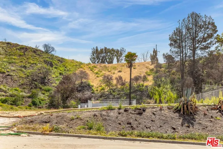 1228 Las Lomas Place, Pacific Palisades, California 90272