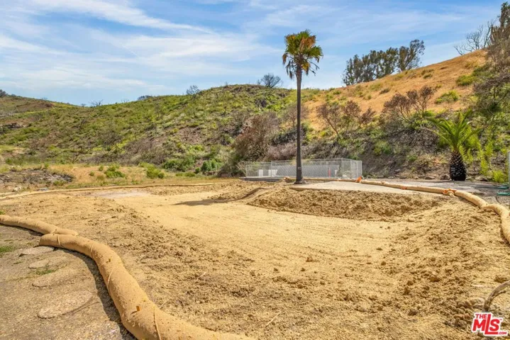 1228 Las Lomas Place, Pacific Palisades, California 90272