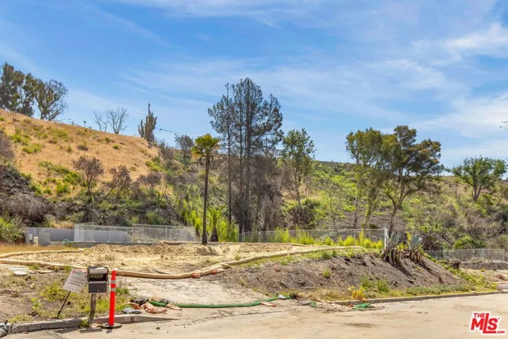 1228 Las Lomas Place, Pacific Palisades, California 90272