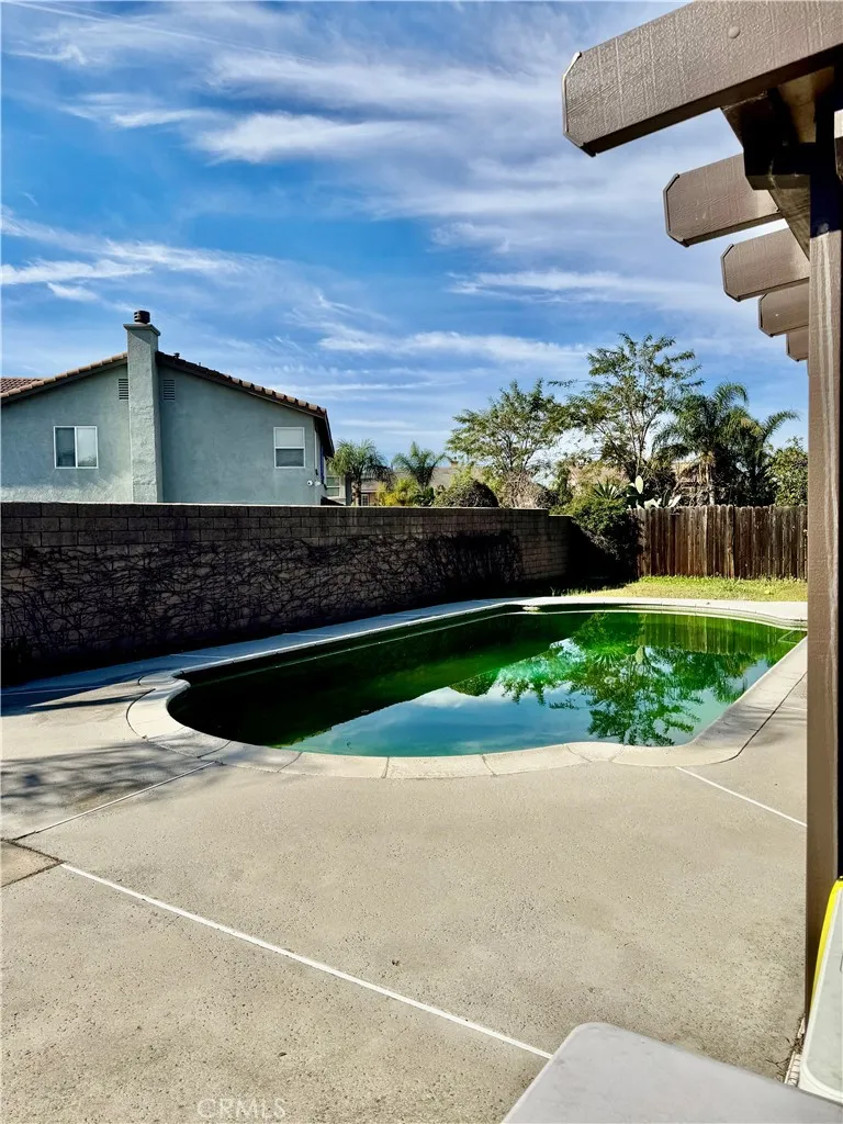 15681 San Jacinto, Fontana, California 92336 home-pic-7