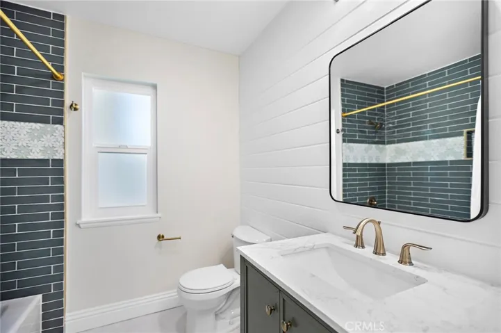 Upstairs Full Bath