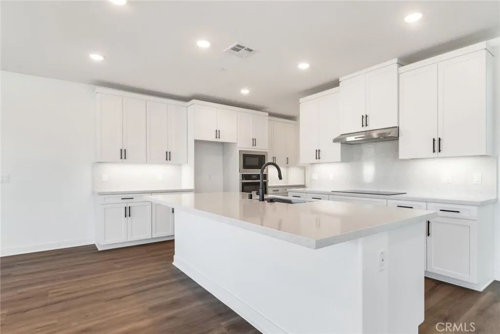 1713 Wren Avenue, Redlands, California 92374 home-pic-2