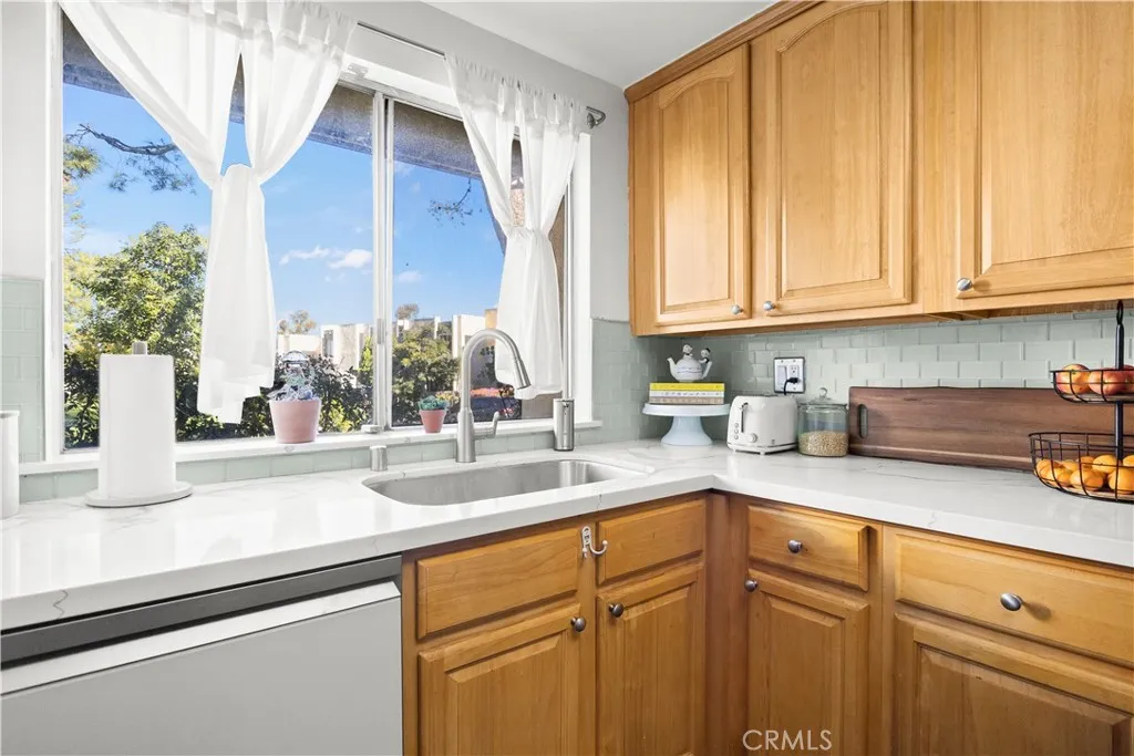 1701 Mountain Terrace, Montebello, California 90640 home-pic-11