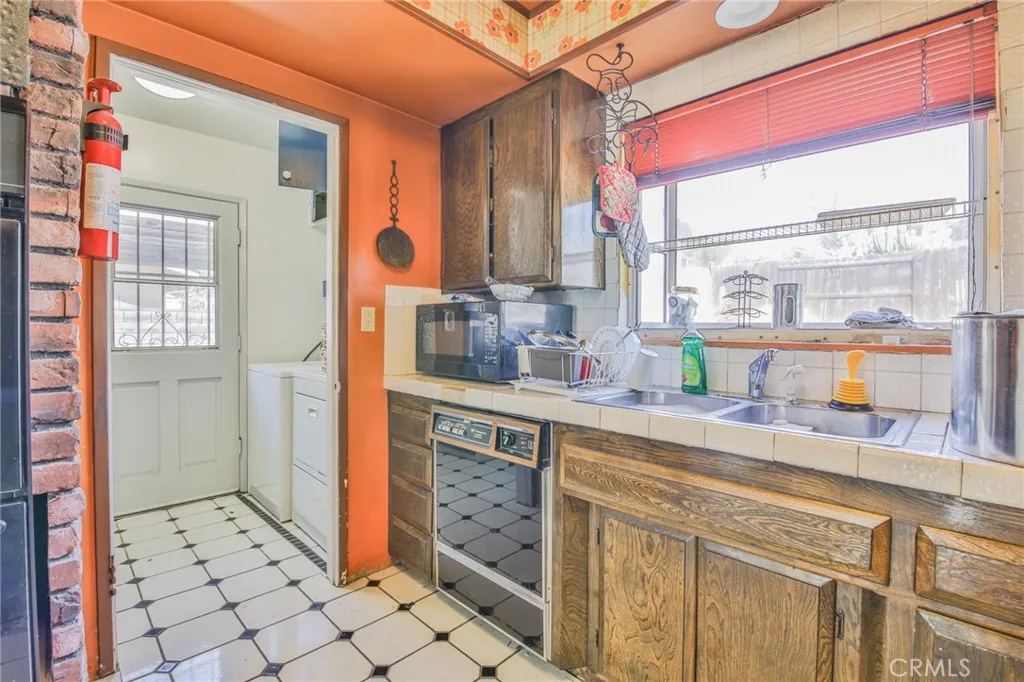 1315 Hillside, Pomona, California 91768 home-pic-11