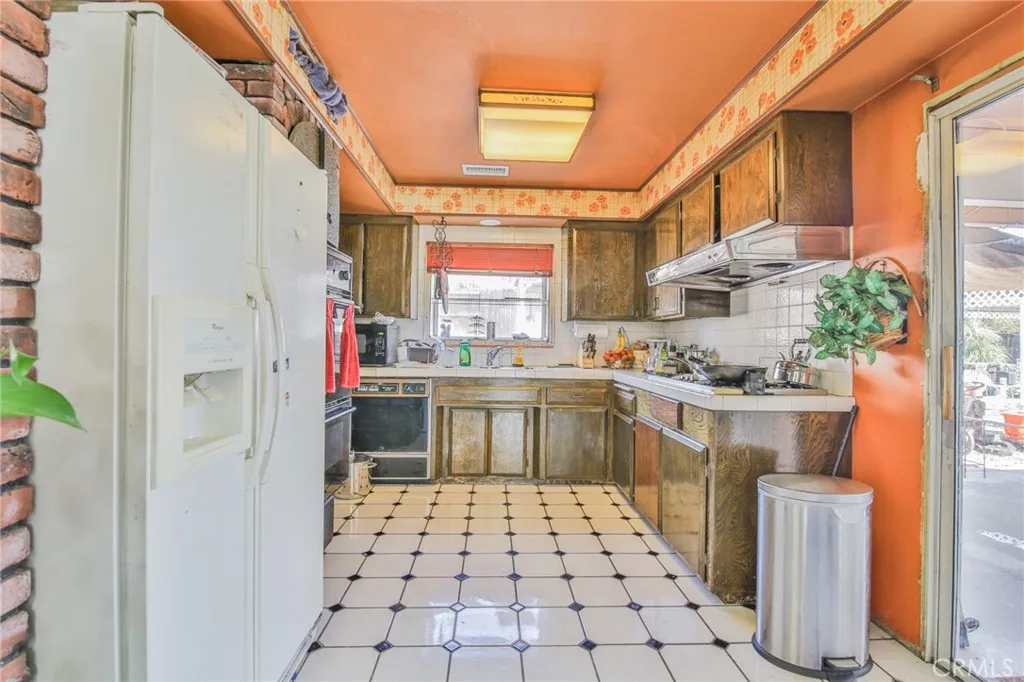 1315 Hillside, Pomona, California 91768 home-pic-8