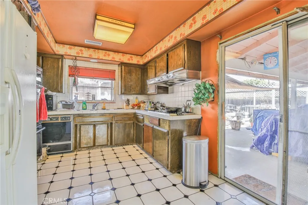 1315 Hillside, Pomona, California 91768 home-pic-9