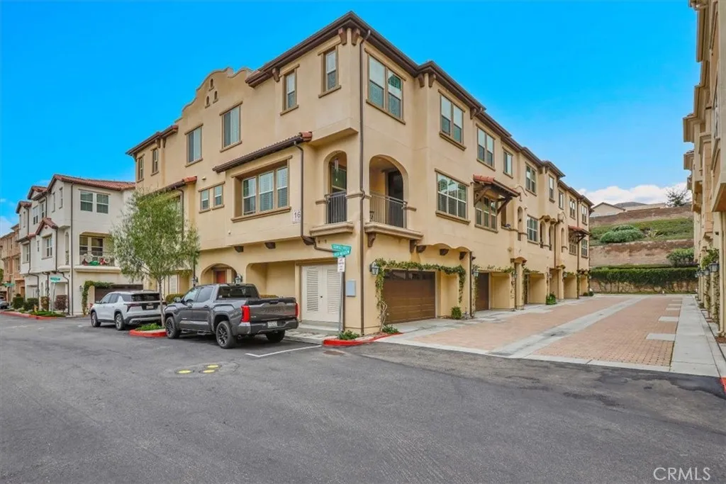 901 Sunset Rdg, Lake Forest, California 92610 home-pic-1
