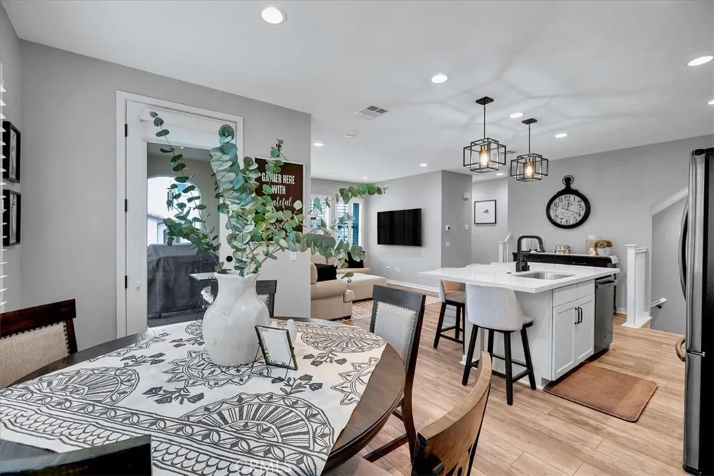 901 Sunset Rdg, Lake Forest, California 92610 home-pic-20