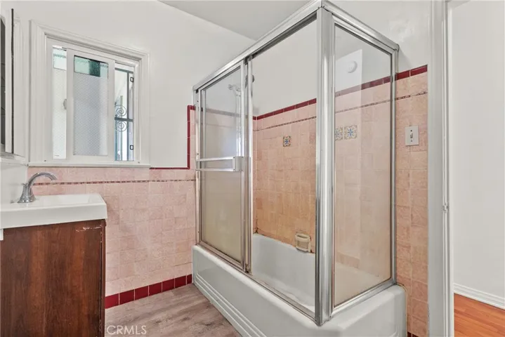 1322 S Van Ness, Los Angeles, California 90019