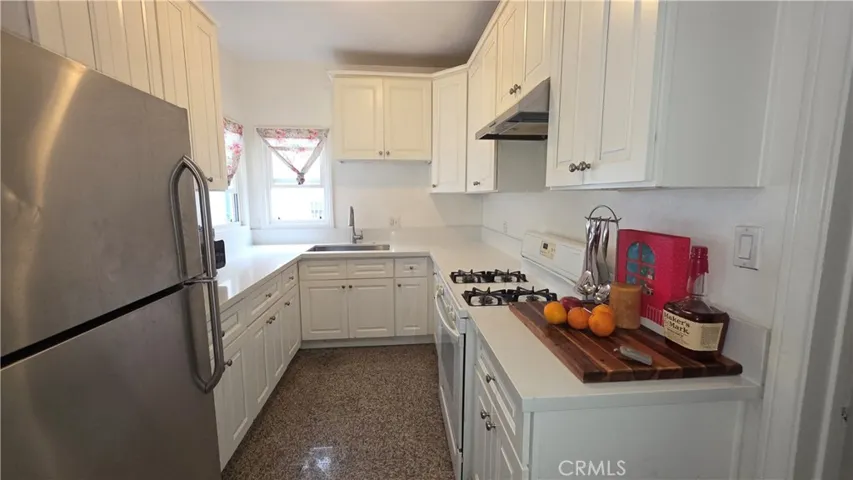1322 S Van Ness, Los Angeles, California 90019
