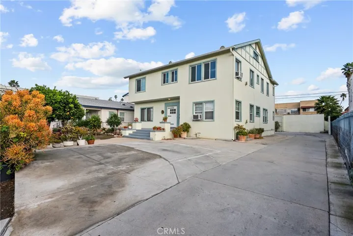 1322 S Van Ness, Los Angeles, California 90019
