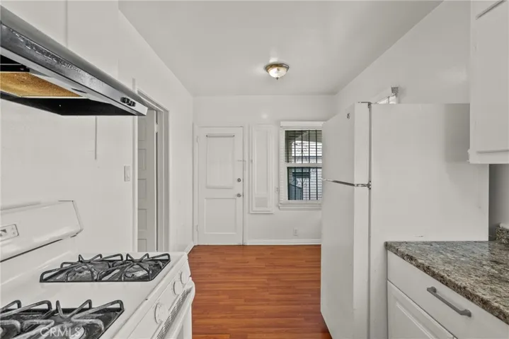 1322 S Van Ness, Los Angeles, California 90019