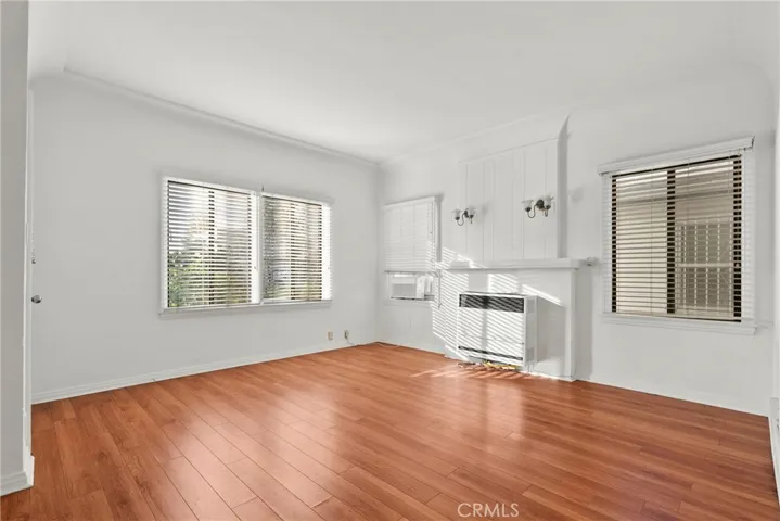 1322 S Van Ness, Los Angeles, California 90019