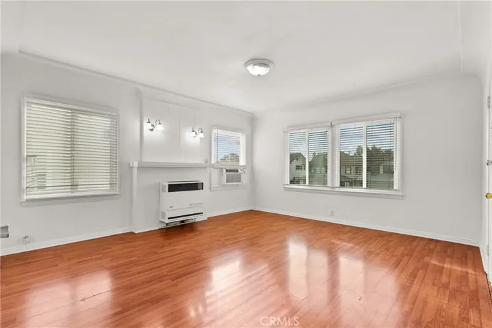 1322 S Van Ness, Los Angeles, California 90019