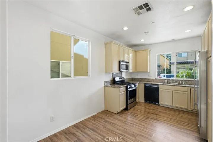 9660 Pine Orchard St, Pacoima, California 91313