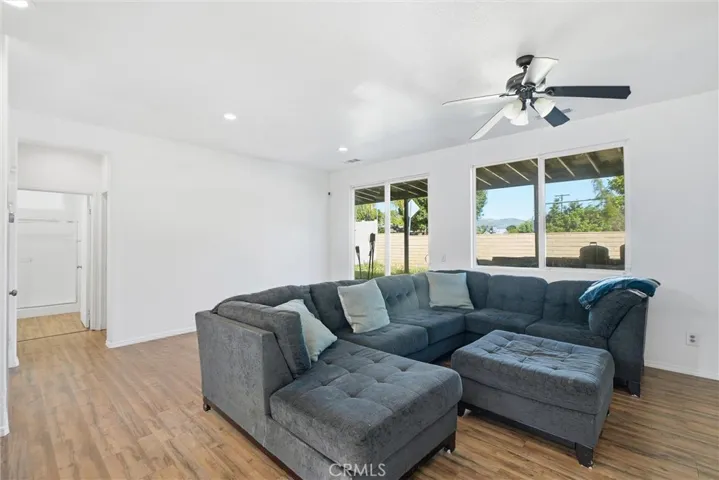 9660 Pine Orchard St, Pacoima, California 91313