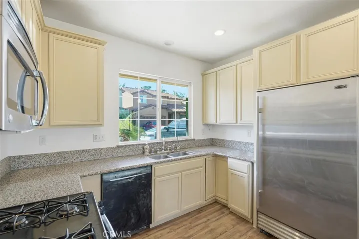9660 Pine Orchard St, Pacoima, California 91313