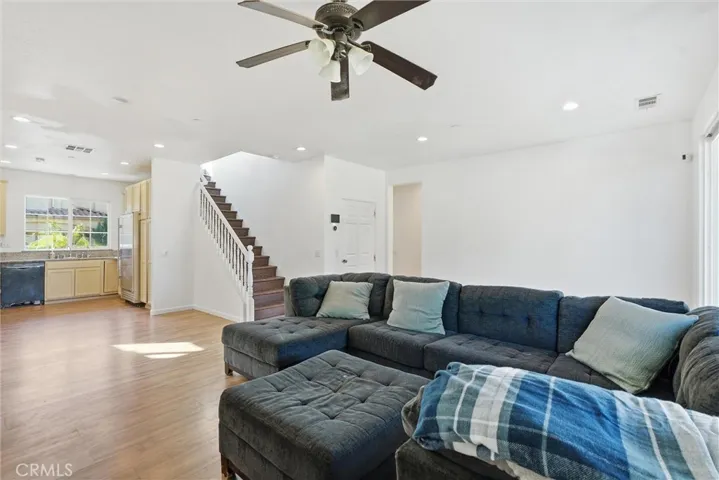 9660 Pine Orchard St, Pacoima, California 91313