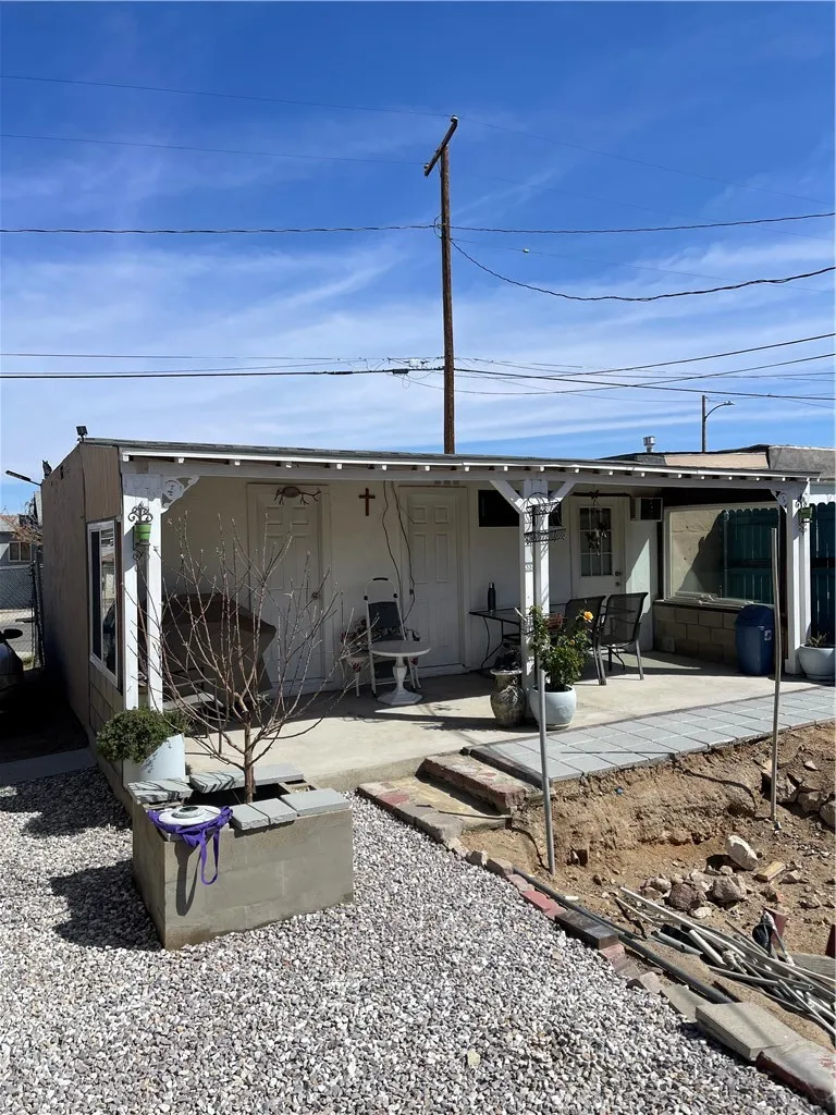 319 Wilshire Place, Barstow, California 92311 home-pic-14