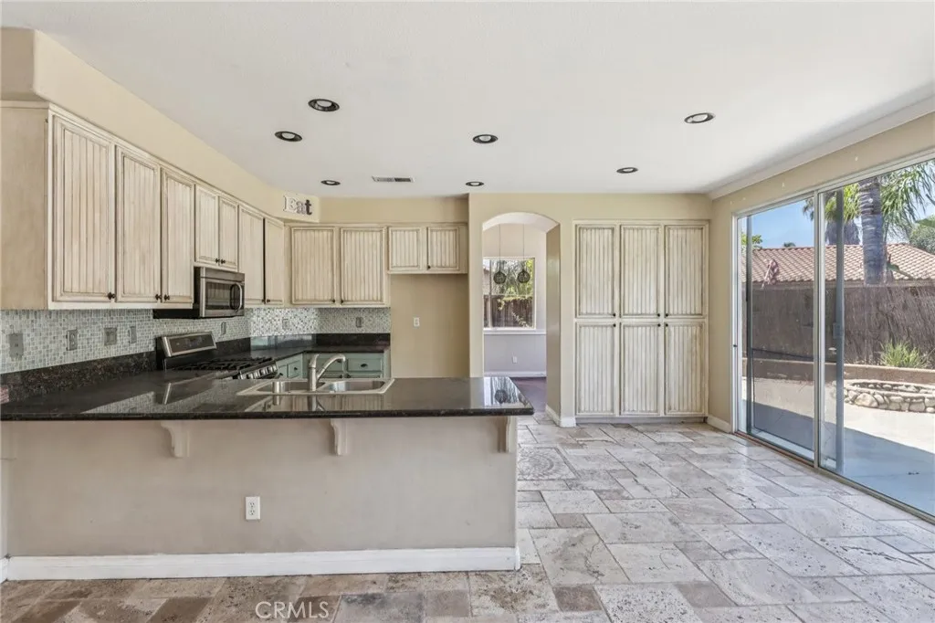 23360 Mountain Song Loop, Murrieta, California 92562 home-pic-9