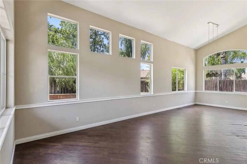 23360 Mountain Song Loop, Murrieta, California 92562 home-pic-3