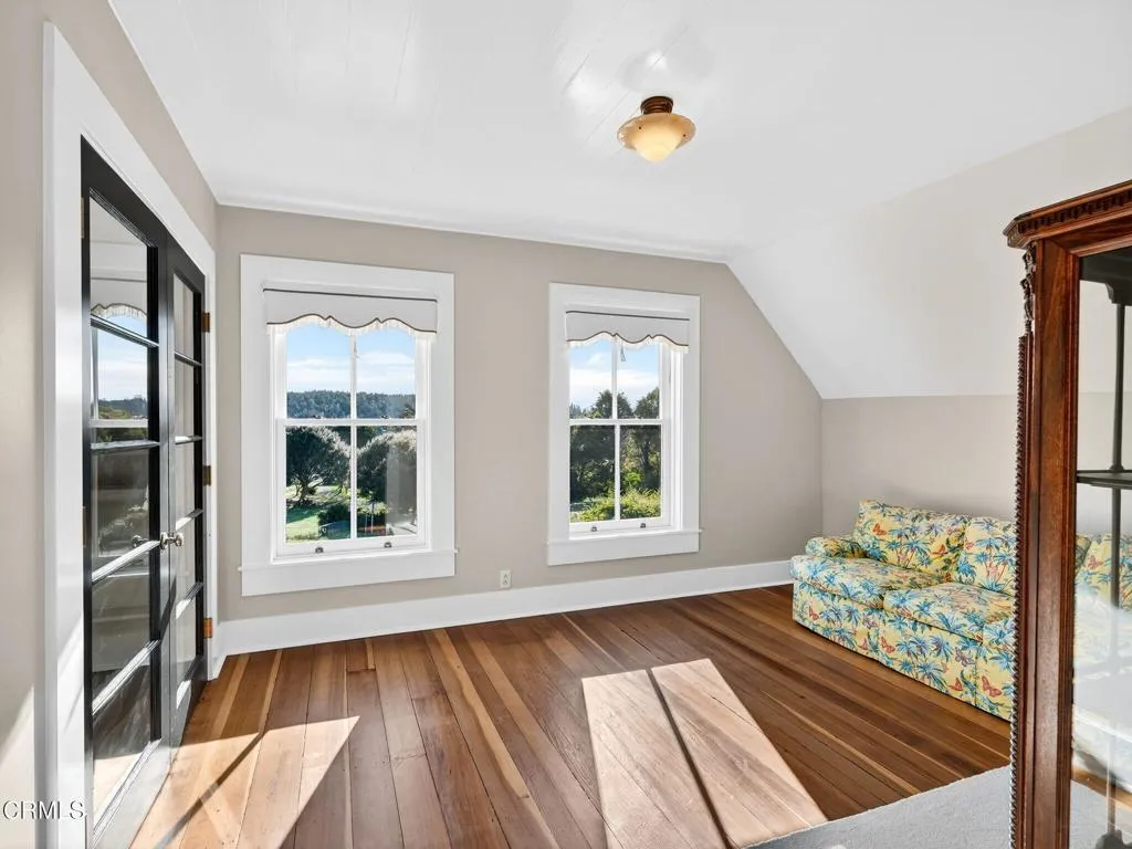 Upstairs guest bedroom south side