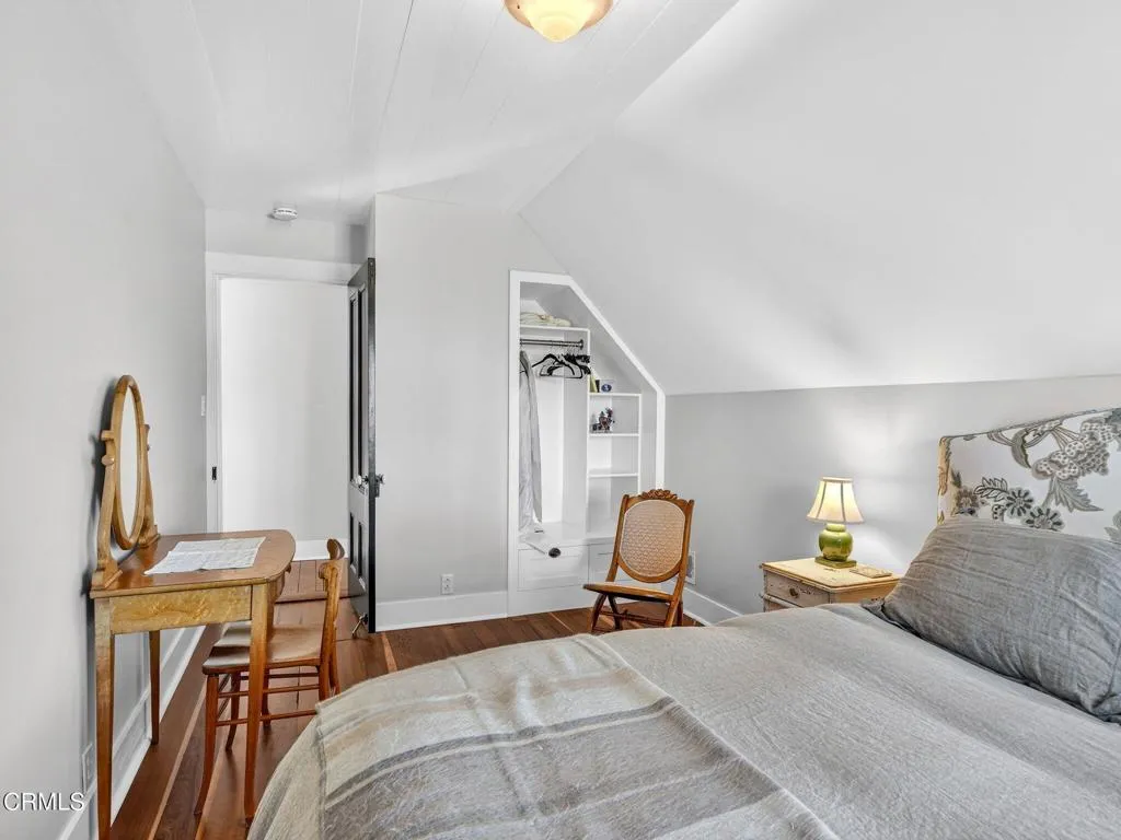 Upstairs guest bedroom North side