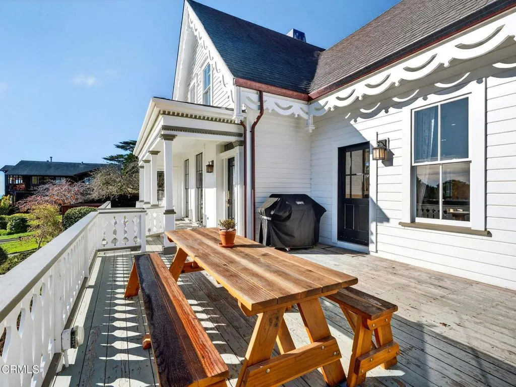 Gracious front deck