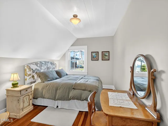 Upstairs guest bedroom north side